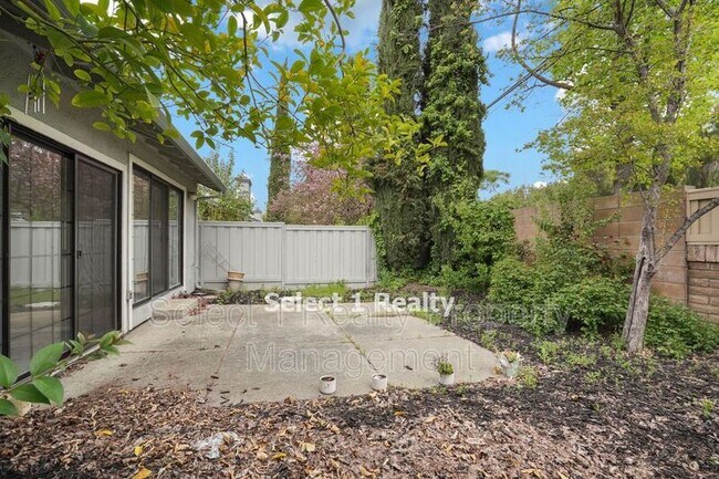 Building Photo - 546 La Corso Dr