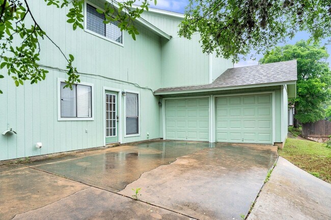 Building Photo - 3222 Tamarron Blvd