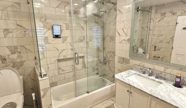 Building Photo - Stunning 3 Bedrooms, 2 Baths Valley Village home with detached, private Recording Studio