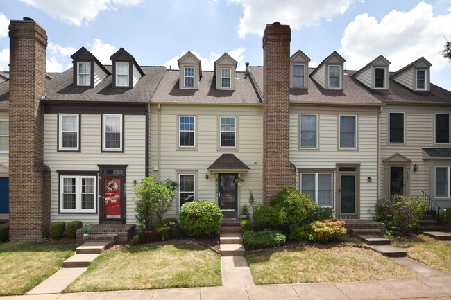 Building Photo - 43995 Aberdeen Terrace