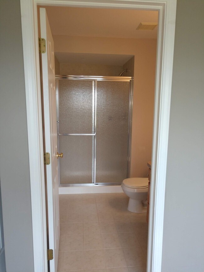 Building Photo - Upper Condo in Woodside Meadows