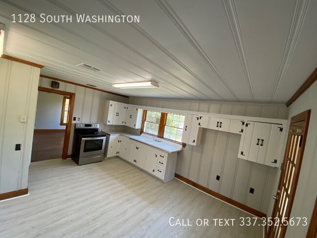 Building Photo - 1128 South Washington-