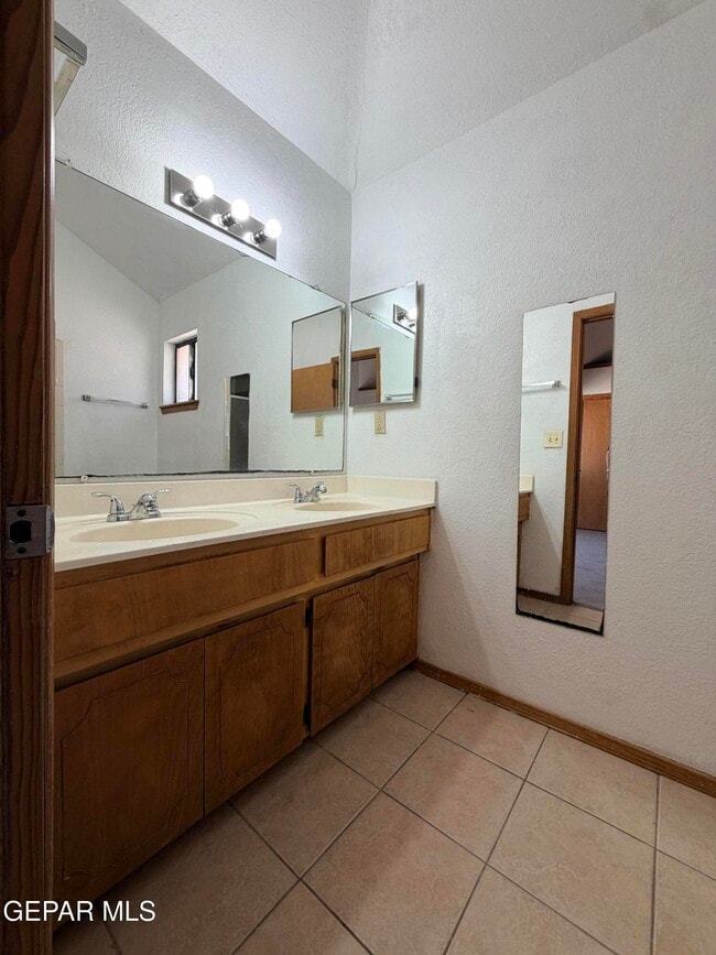 Building Photo - 3217 Red Sails Dr