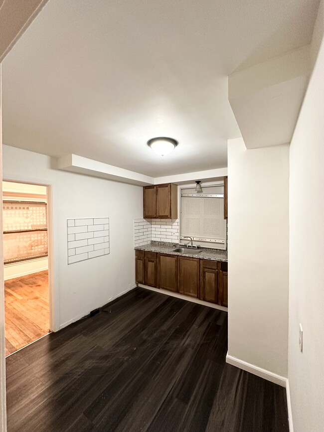 Building Photo - 18071 Albion Ave