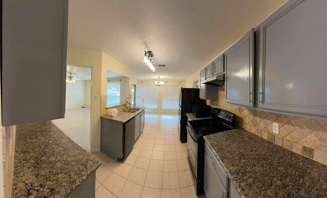 Building Photo - 18403 Willow Moss Dr