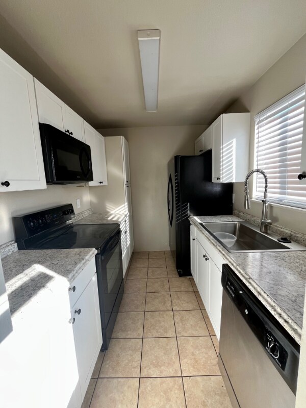 Building Photo - 4370 Loomis Ave