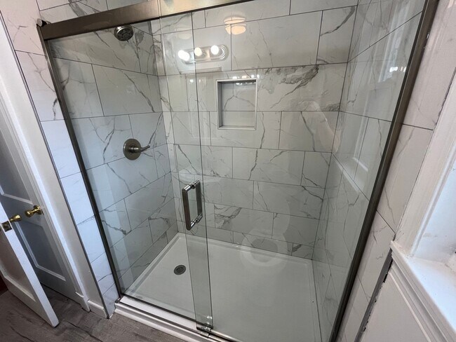 Building Photo - 3406 Cutshaw Ave