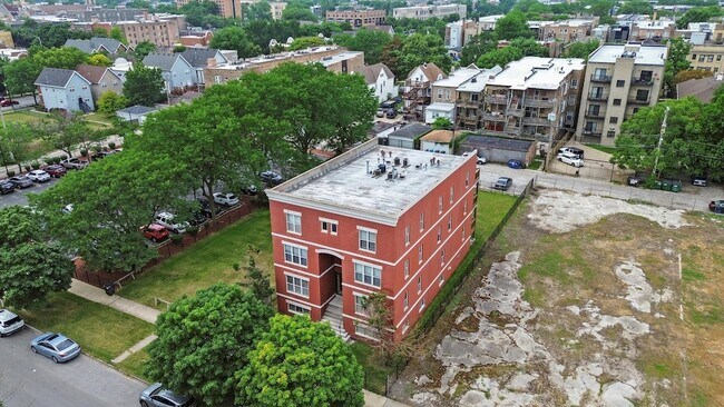 Building Photo - 6220 S Kenwood Ave