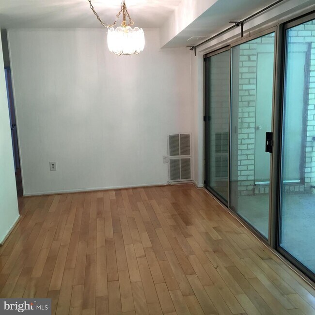 Building Photo - 12213 Braxfield Ct
