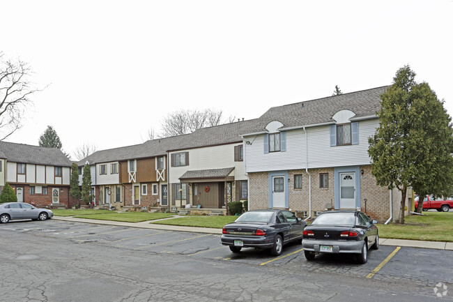 Building Photo - Creek Run Estates