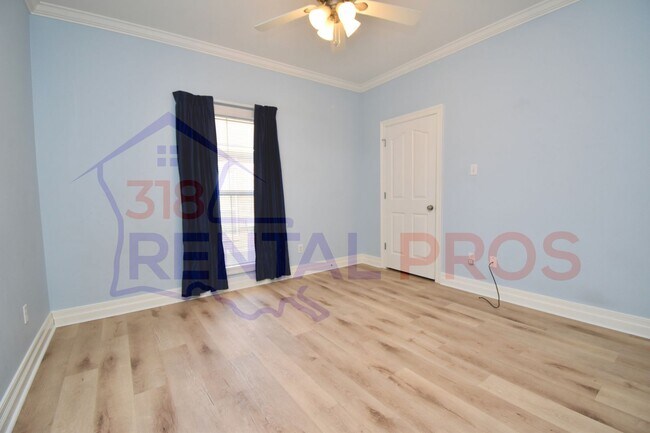 Building Photo - Updated 3 Bedroom, 2 Bath Home