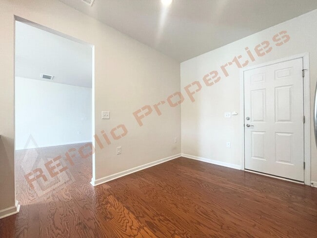 Building Photo - Beautiful 3 Bedroom, 2.5 Bathroom Townhome...