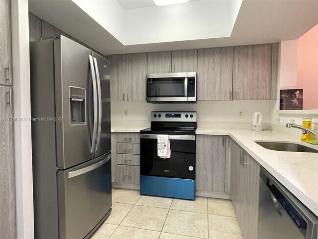 Building Photo - 17375 Collins Ave