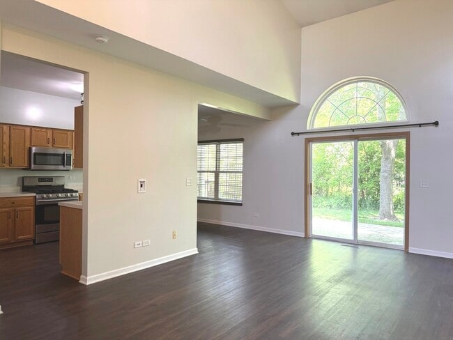 Building Photo - 4013 Oak Tree Ln