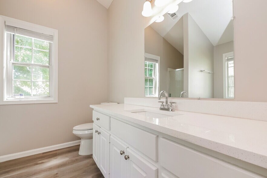 Building Photo - 260 Landing Dr