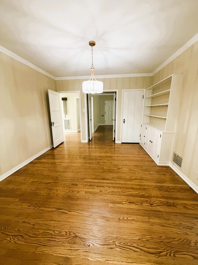 Building Photo - 1803 N Flower St