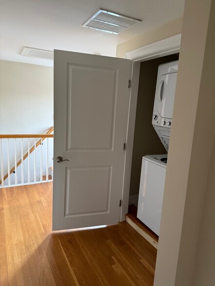 Building Photo - 17 Linden St