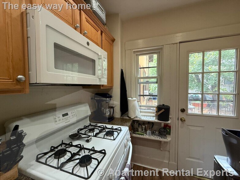 Building Photo - 3 A Lakeview St