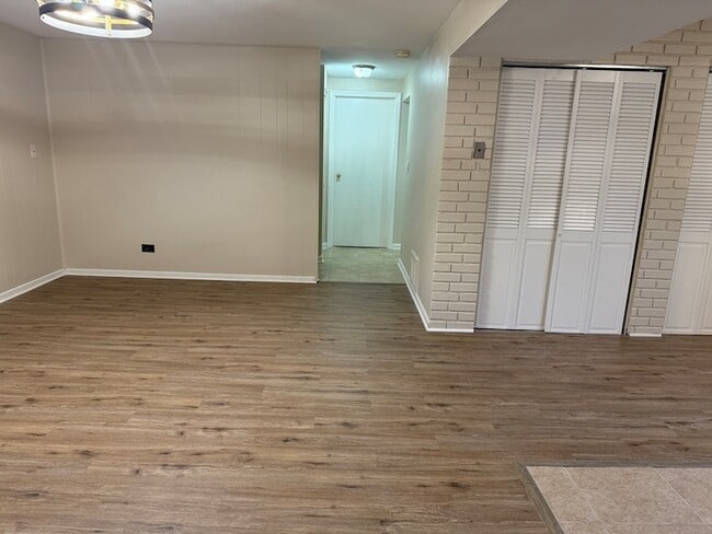 Building Photo - 728 Boxwood Dr
