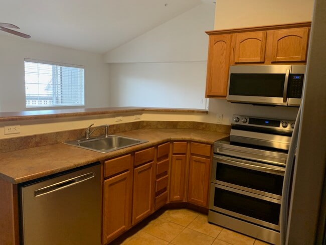 Building Photo - 612 River View Dr