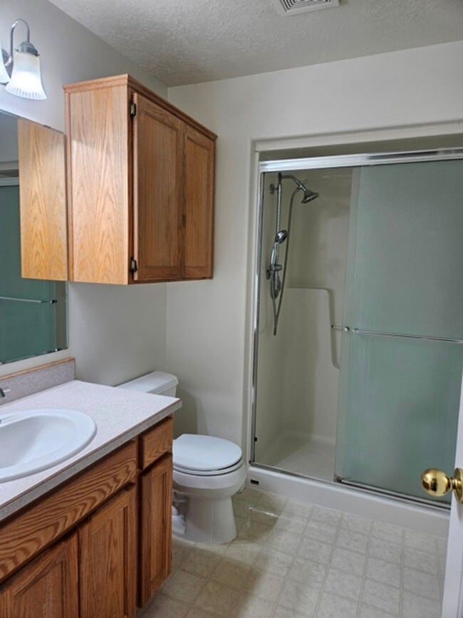 Building Photo - 4Bd/3Ba Two Story House - Available to View!