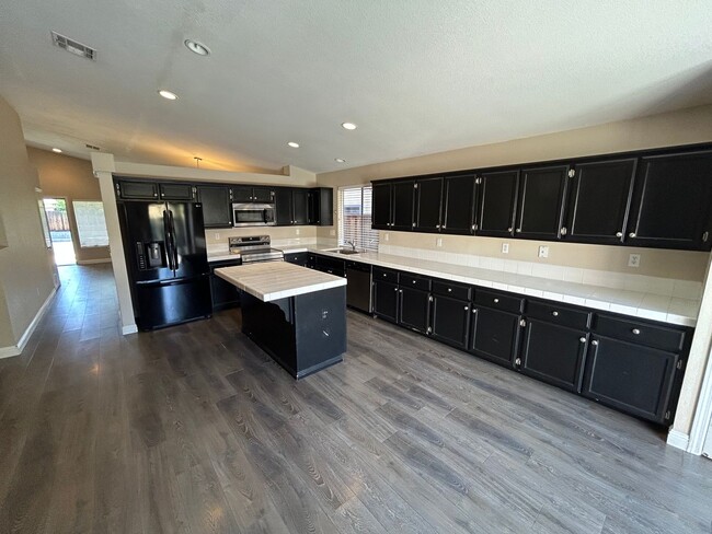 Building Photo - 1145 Stonecrest Dr