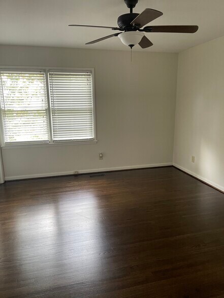 Master bedroom - 3278 Highland Dr