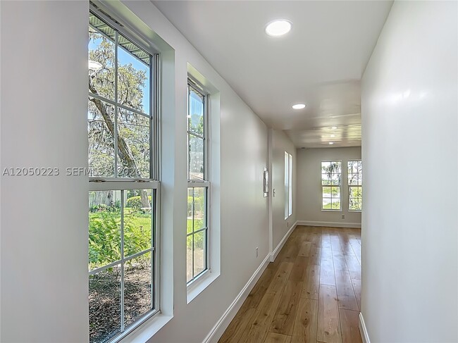 Building Photo - 8781 LAKESHORE Dr