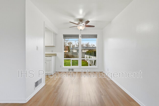 Building Photo - 1402 Potter Ave