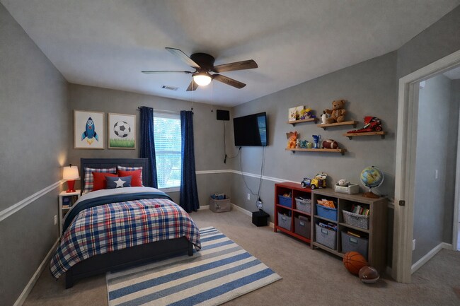 Building Photo - MOVE-IN SPECIAL!! $250 OFF First Month