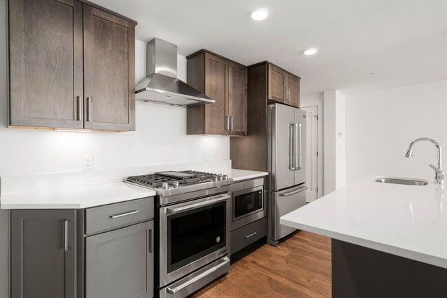 Building Photo - 26 Hichborn St