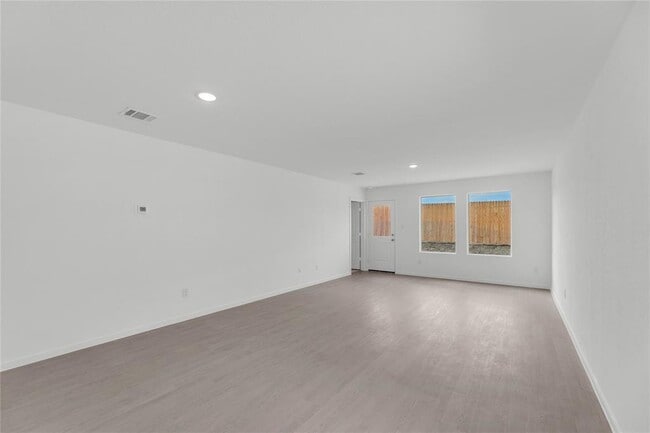 Building Photo - 263 Ottawa Way