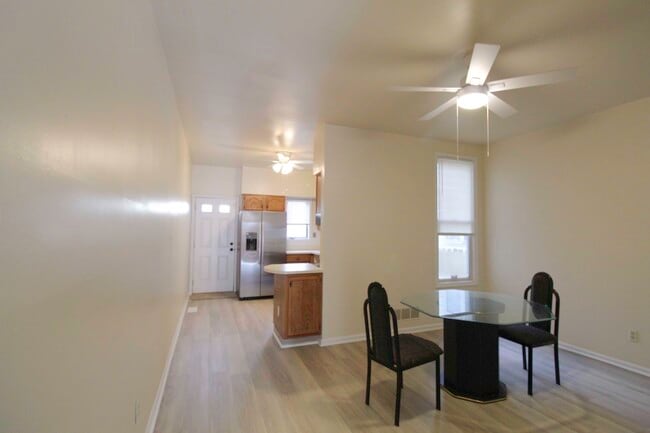 Building Photo - 507 W 4th St