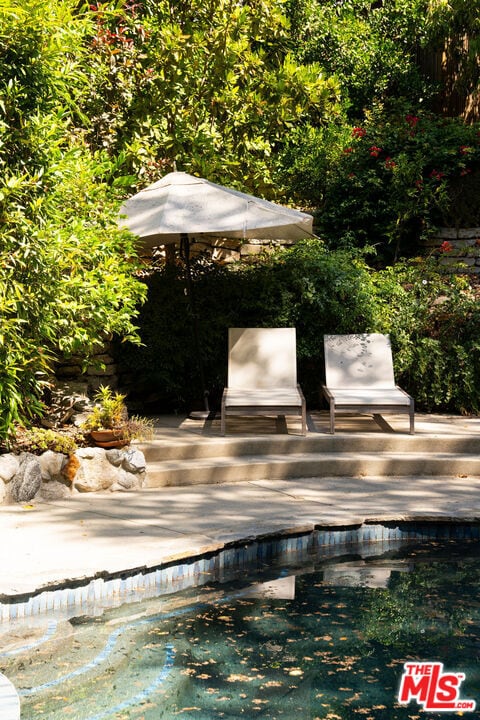 Building Photo - 2410 Nichols Canyon Rd