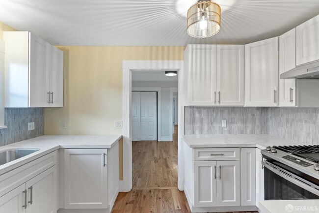 Building Photo - 689 43rd St