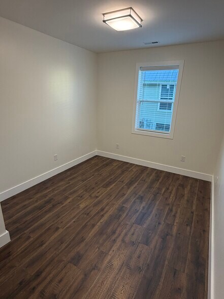 Building Photo - 1419 Woodbine Ave