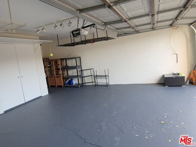 Building Photo - 4218 Vanetta Dr