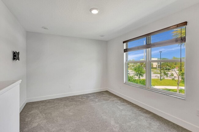 Building Photo - 229 Preserve Trl S