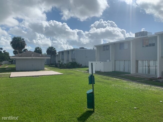 Building Photo - 1010 N Fiske Blvd