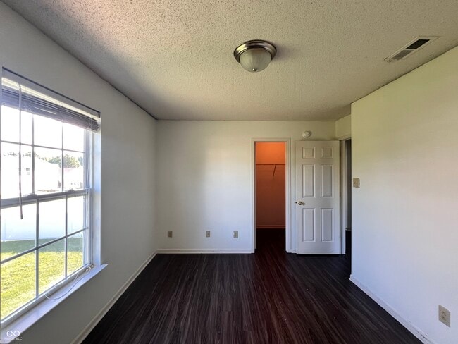 Building Photo - 10400 Hickory Hill Dr