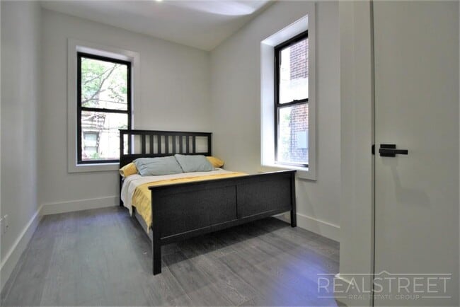 Building Photo - Brand New 1 Bed w Full Kitchen Amenities i...