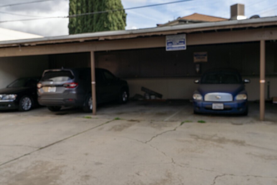 Building Photo - 234 E Tamarack Ave