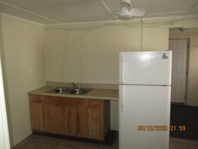 Building Photo - 520 Jefferies Ave