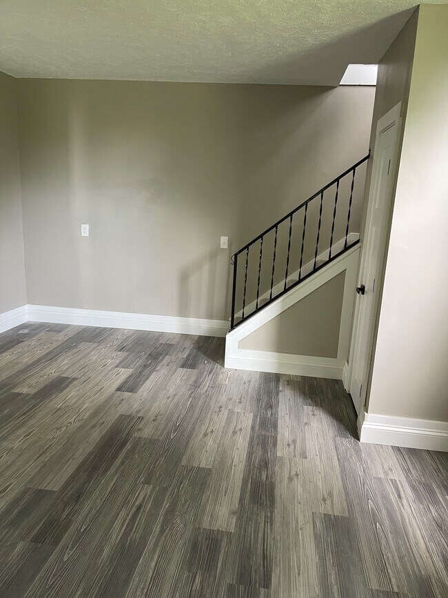 Building Photo - 24 Brooks Rd