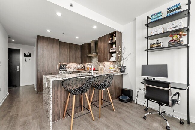 Building Photo - 750 N Hudson Ave