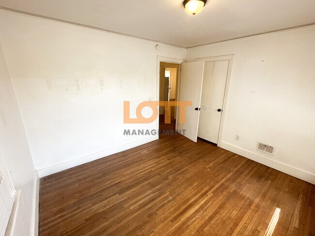 Building Photo - 216 Mountain View Cir