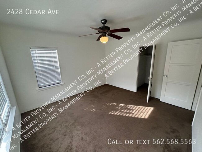 Building Photo - Large Upper Duplex w/Dining Room, DW, HUGE...