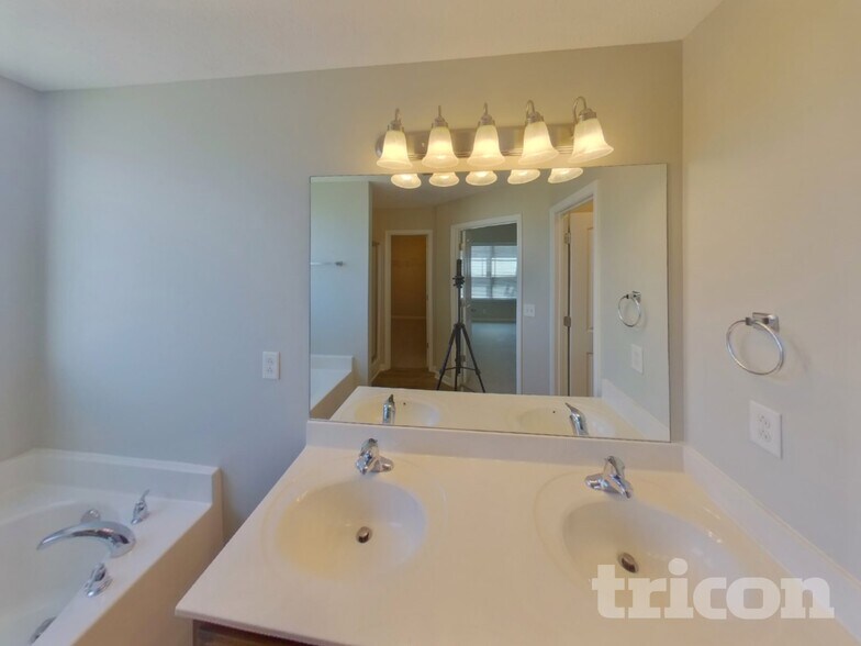 Building Photo - 1729 Alysheba Run