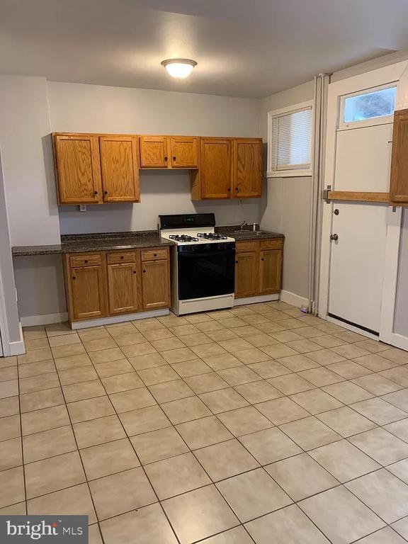 Building Photo - 3157 Elmora Ave