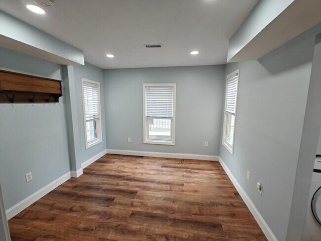 Building Photo - 102 Mt Pleasant Ave